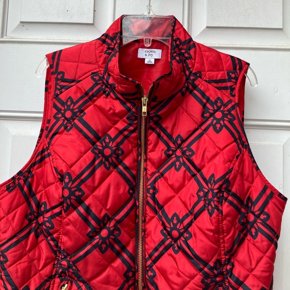 Crown & Ivy Quilted Vest - Picture 2 of 10